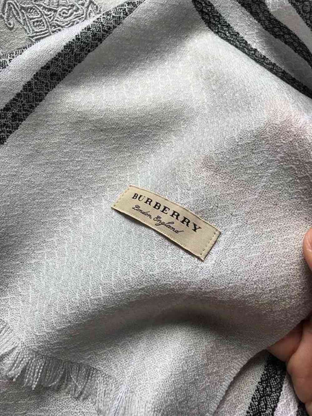 Bv*b*rry Scarf